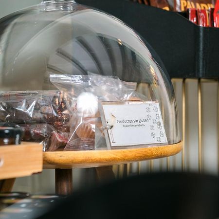 Hospes Palacio De Arenales & Spa Caceres Exterior photo A chocolate display at a coffee shop