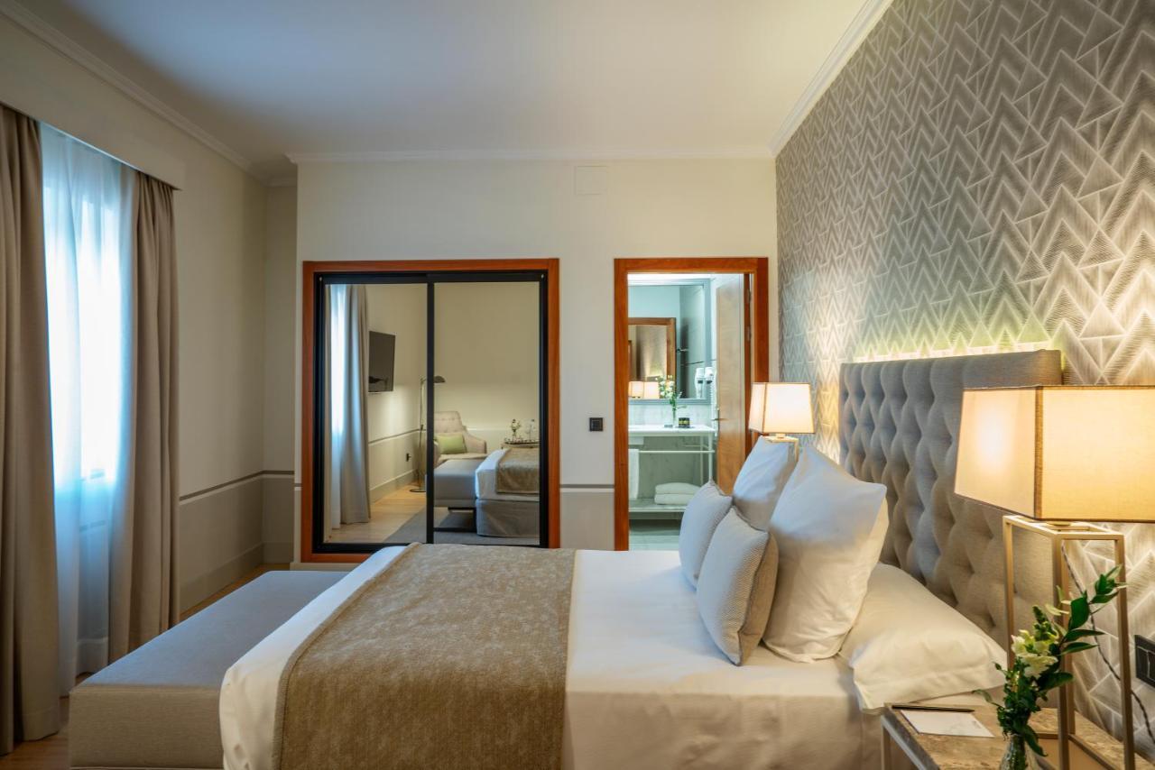 Hospes Palacio De Arenales & Spa Caceres Exterior photo A bedroom at the hotel