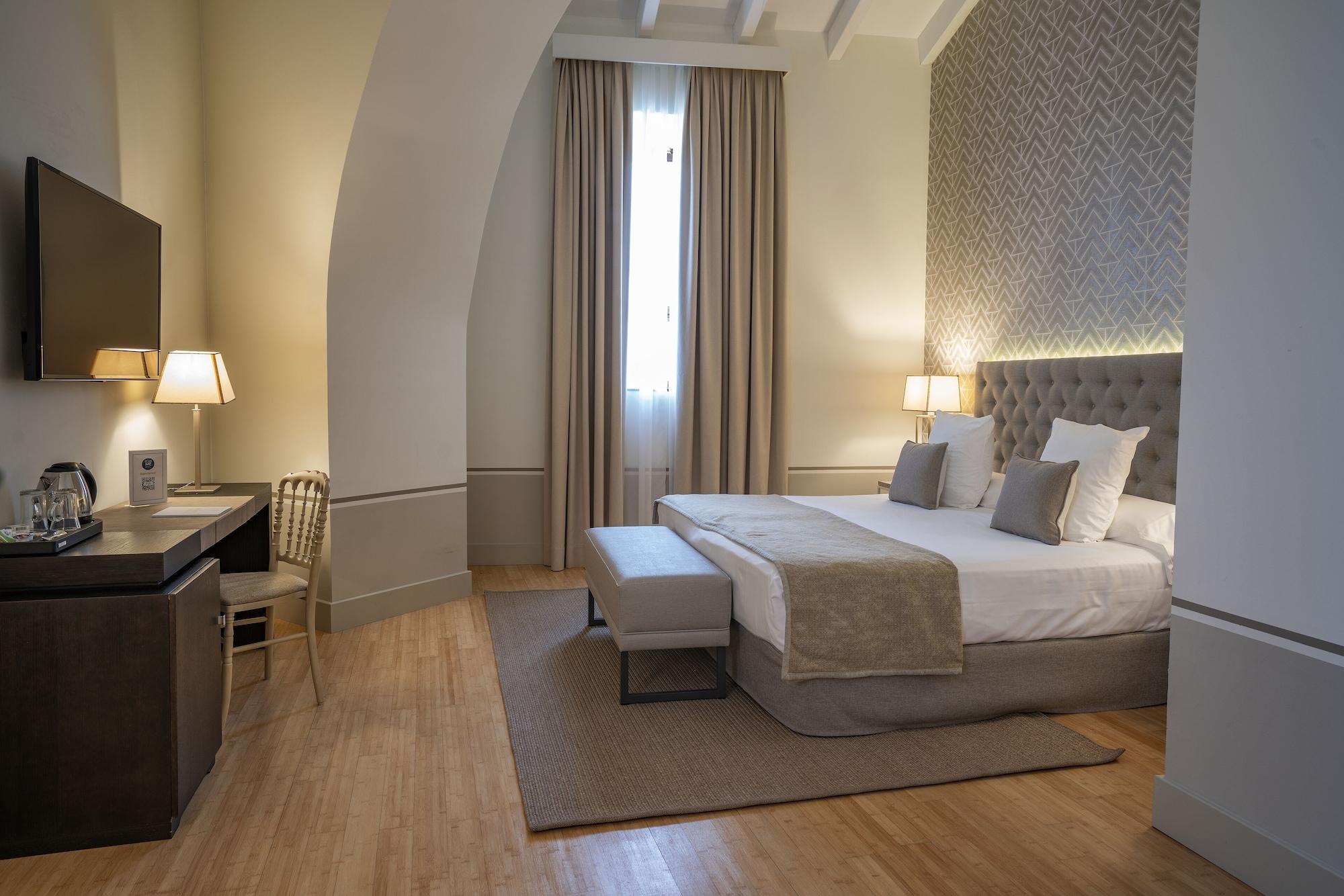 Hospes Palacio De Arenales & Spa Caceres Exterior photo A room at the hotel