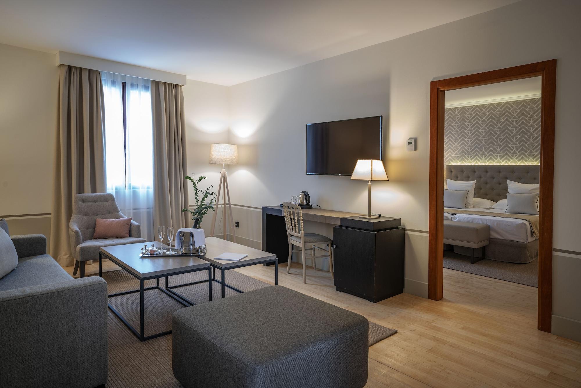 Hospes Palacio De Arenales & Spa Caceres Exterior photo