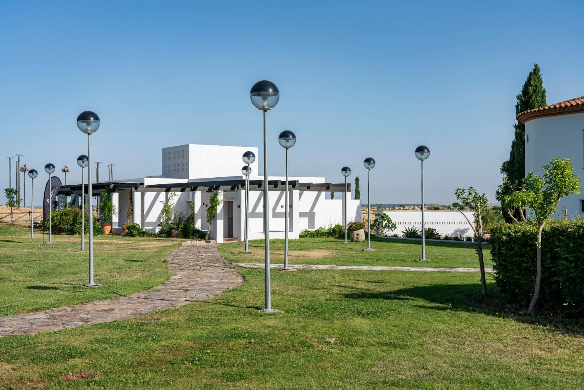 Hospes Palacio De Arenales & Spa Caceres Exterior photo The new crematorium
