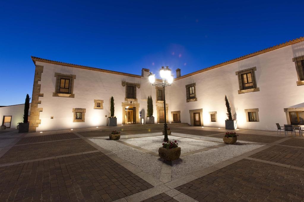 Hospes Palacio De Arenales & Spa Caceres Exterior photo Pazo de Banga