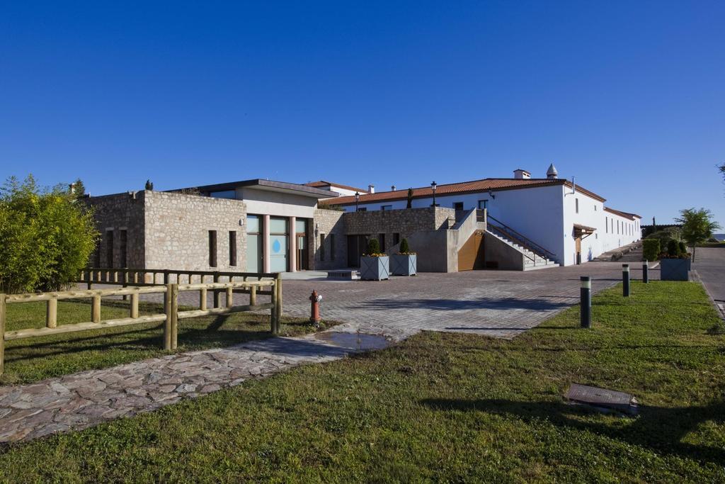 Hospes Palacio De Arenales & Spa Caceres Exterior photo The town hall in Saint-Martin-de-Champs